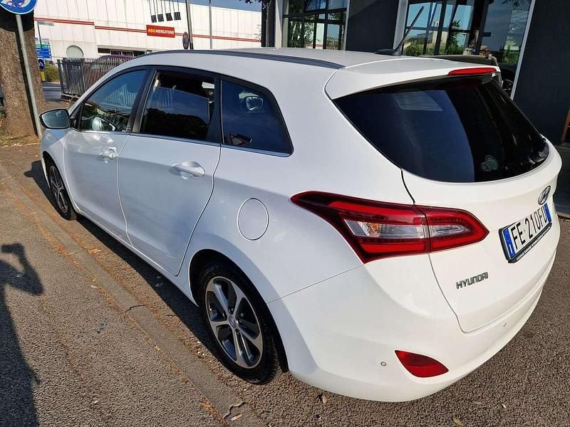 Usata Hyundai i30 110 CV (80 kW) 2016 Bianco Station wagon