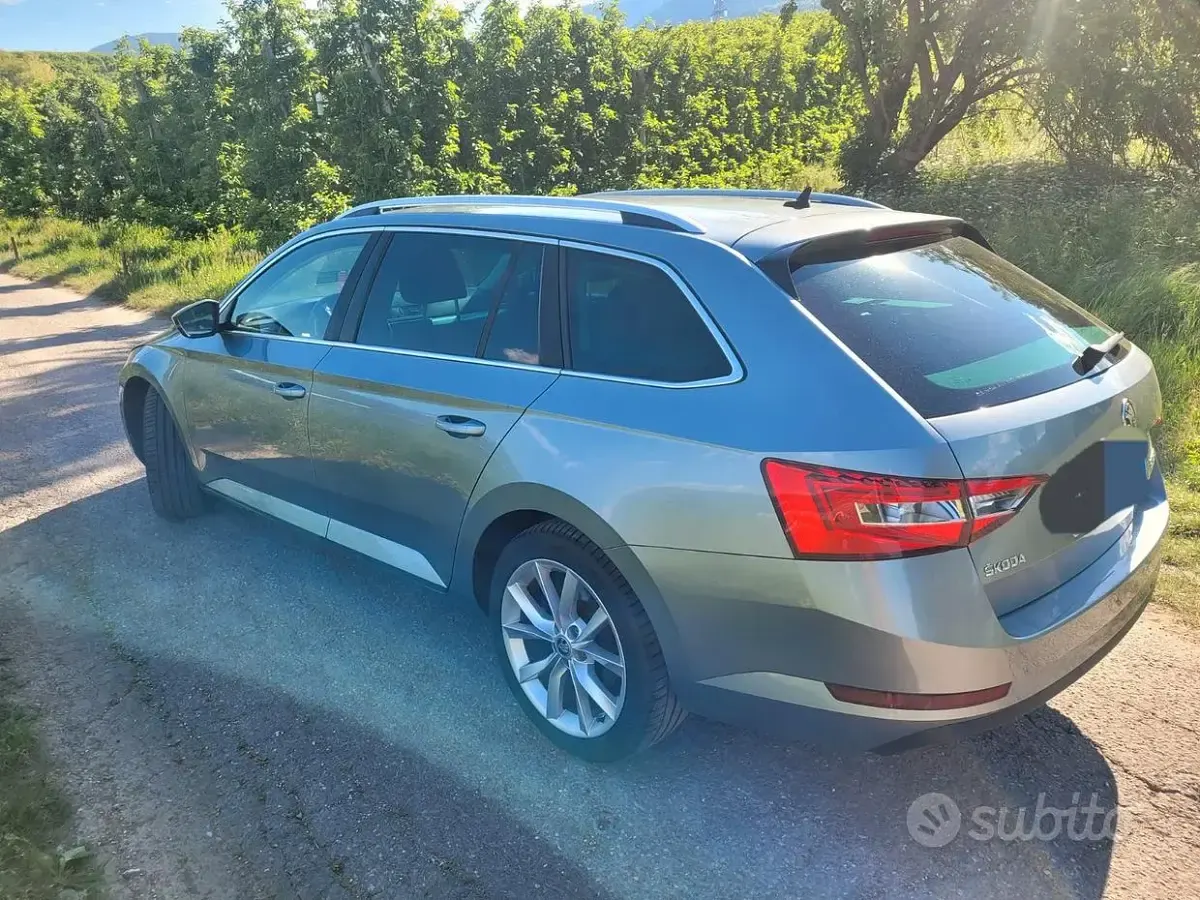 Usata Skoda Superb Executive 150 CV (110 kW) 2018 Grigio Station wagon