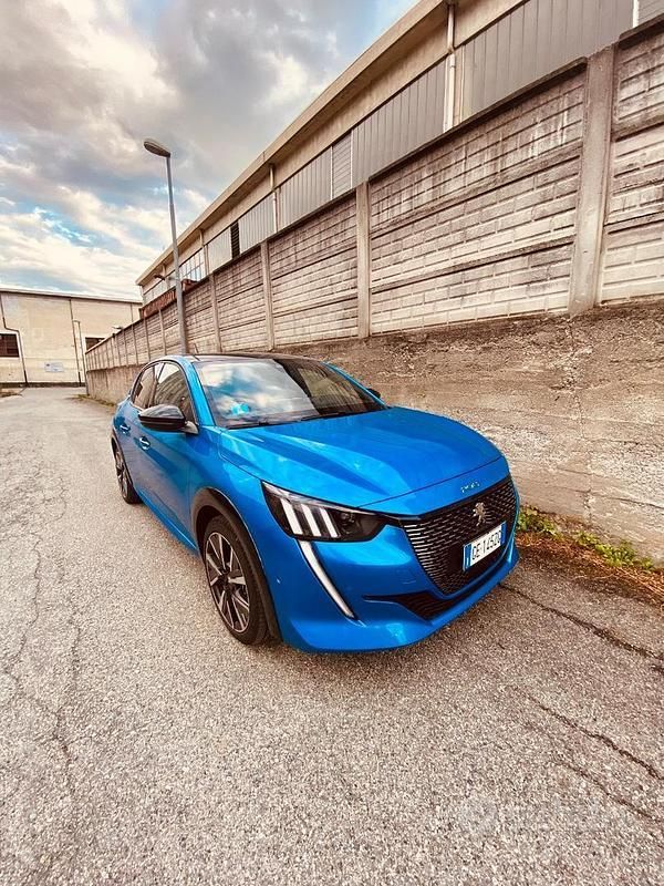Usata Peugeot 208 101 CV (74 kW) 2021 Blu Utilitaria