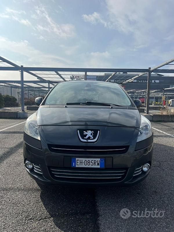 Usado Peugeot 5008 Business-Line 150 HP (110 kW) 2011 Cinzento Monovolume
