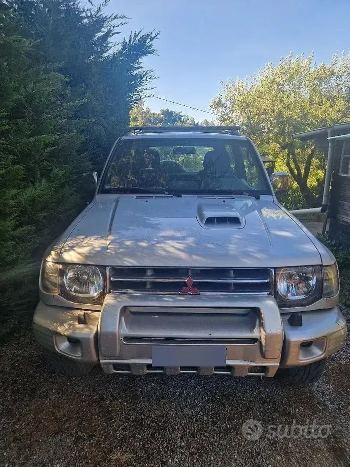 Usata Mitsubishi Pajero 125 CV (91 kW) 1999 Grigio SUV