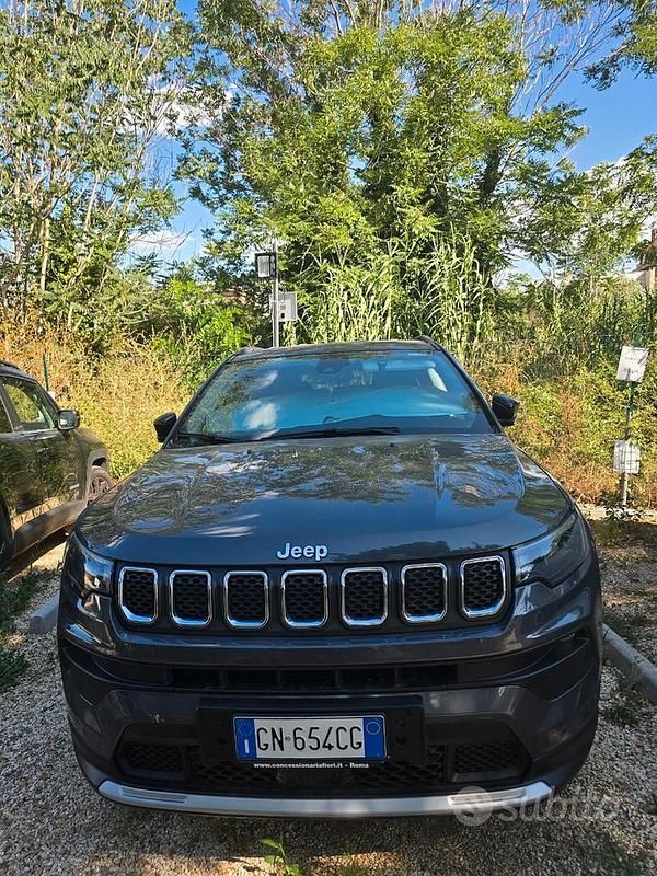 Grigio Usata 2023 Jeep Compass SUV | 25.500 € (Buon prezzo) - Immagine 1/4