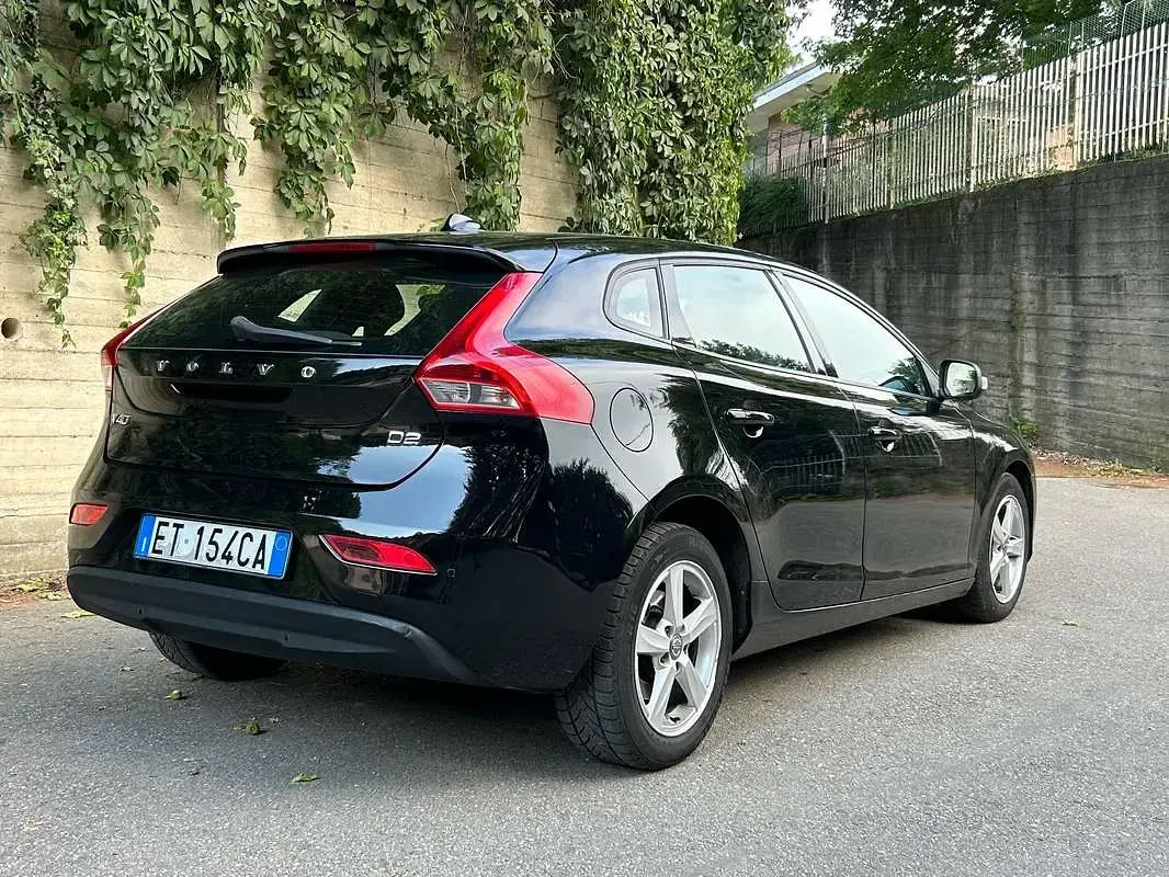 Usata Volvo V40 Kinetic 115 CV (84 kW) 2013 Nero Berlina
