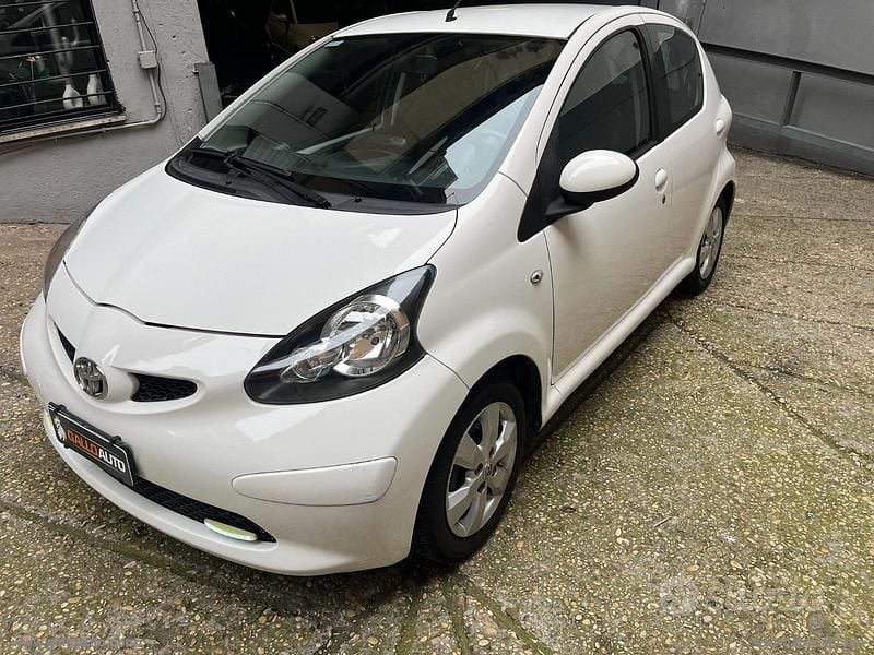 Usata Toyota Aygo Cool 68 CV (50 kW) 2013 Bianco Utilitaria