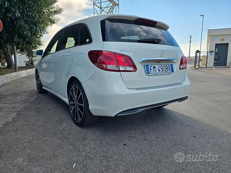 Usata 2017 Mercedes 180 Berlina | 11.800 € (Buon prezzo) - Immagine 1/4