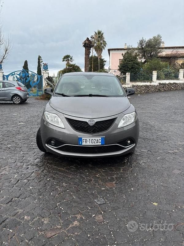 Grigio Usata 2018 Lancia Ypsilon Due volumi | 7800 € (Super prezzo) - Immagine 1/4