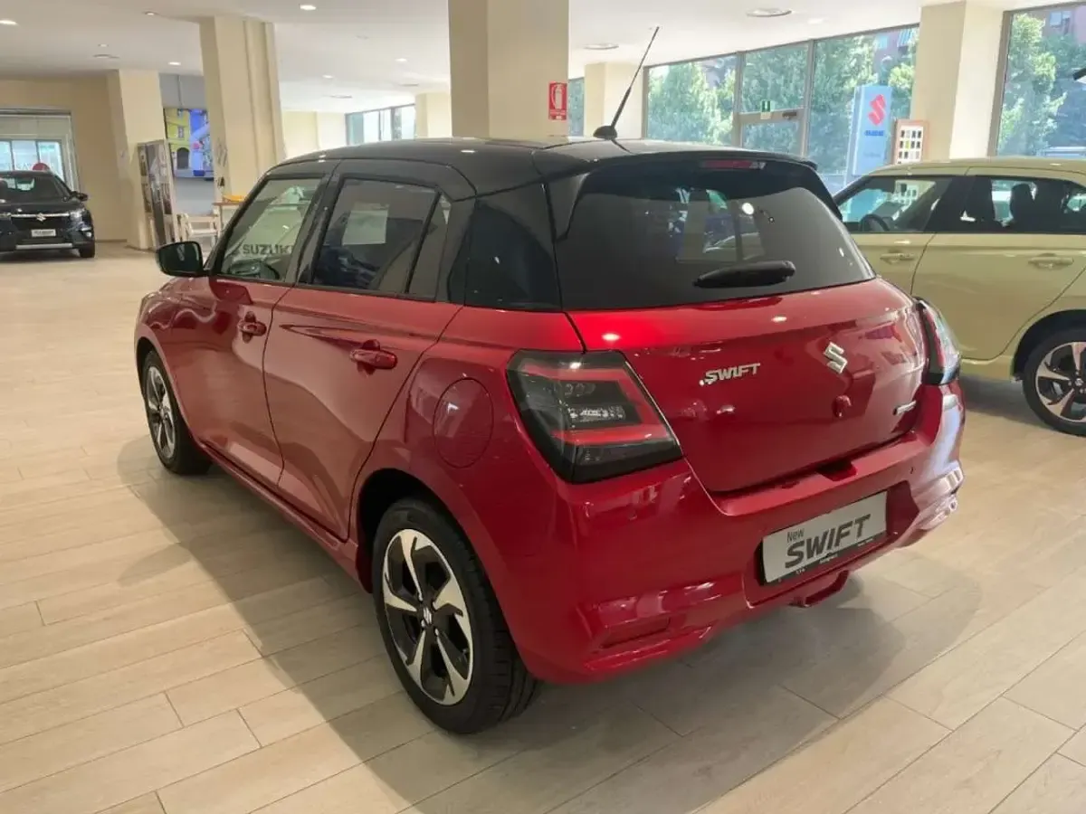 Nuova Suzuki Swift 83 CV (61 kW) 2026 Arancione Utilitaria
