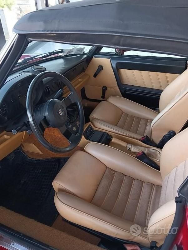 Usata Alfa Romeo Spider 109 CV (80 kW) 1991 Rosso Cabrio