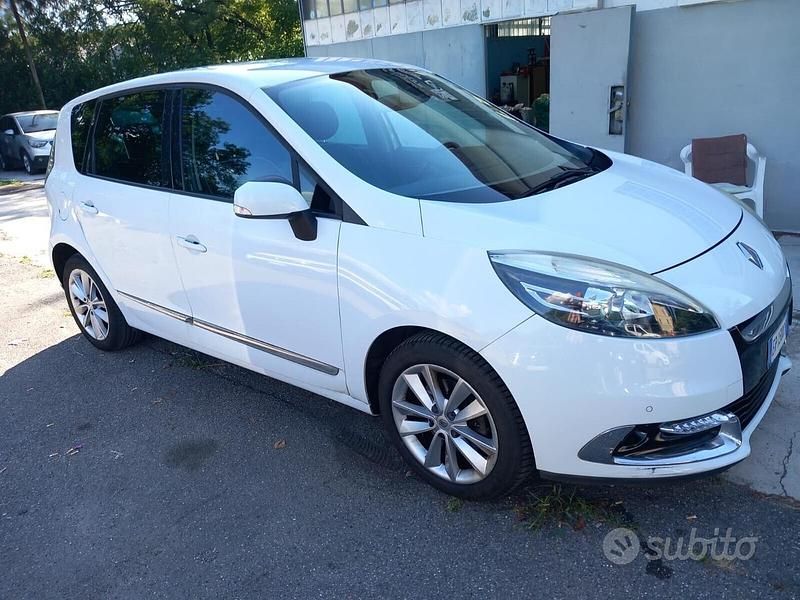 Usata Renault Scénic III Bose Edition 110 CV (80 kW) 2012 Bianco Monovolume