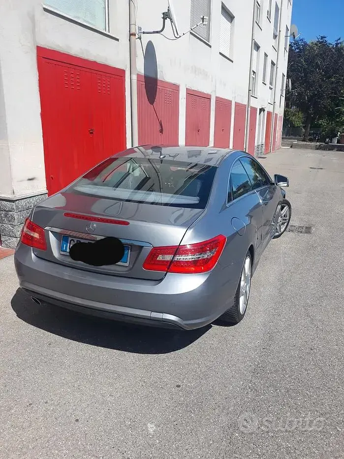 Usata Mercedes E220 170 CV (125 kW) 2013 Grigio Coupé