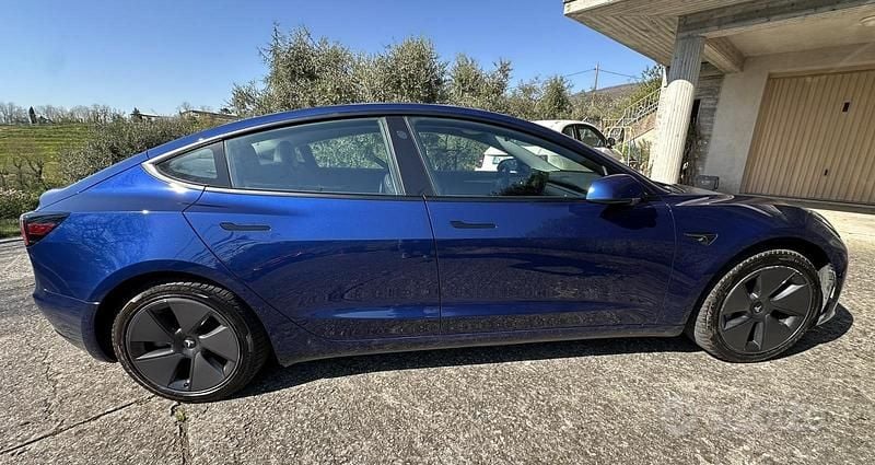 Usata Tesla Model 3 Long Range AWD 366 kW (498 CV) 2021 Blu Berlina