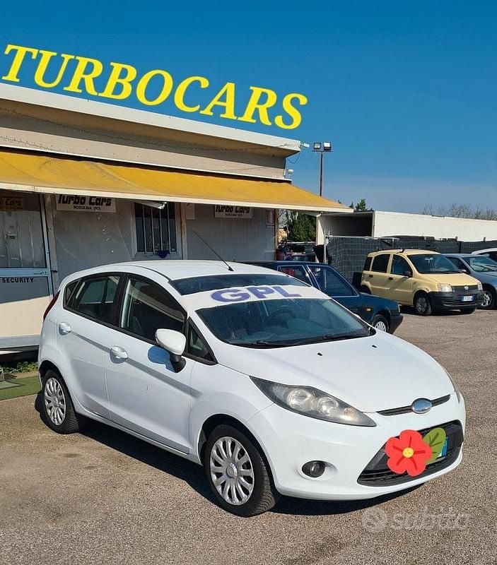 Usata Ford Fiesta 96 CV (70 kW) 2009 Bianco Utilitaria