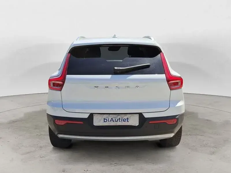 Usata Volvo XC40 Momentum 150 CV (110 kW) 2020 Bianco SUV