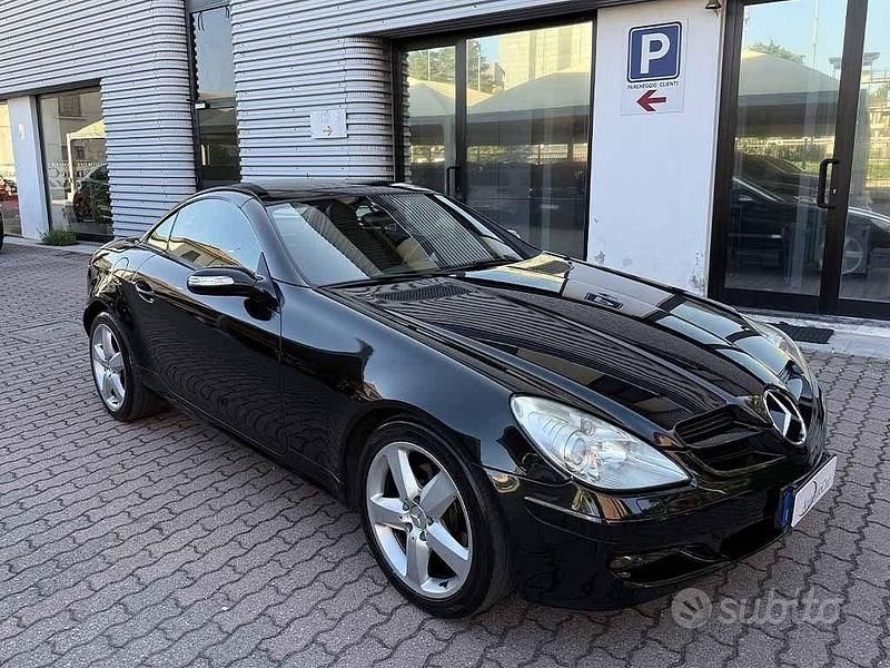 Usata Mercedes SLK200 163 CV (119 kW) 2006 Nero / metallizzato Cabrio