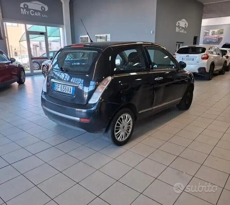 Usata Lancia Ypsilon 75 CV (55 kW) 2011 Nero Utilitaria