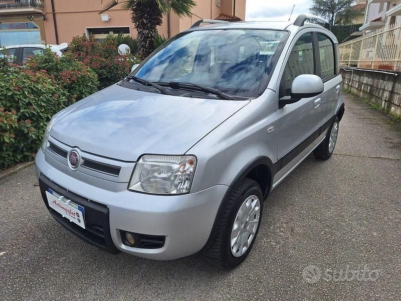 Usata Fiat Panda 4x4 Climbing 69 CV (50 kW) 2010 Grigio Utilitaria