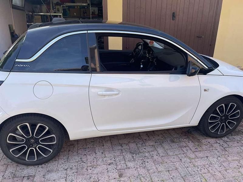 Usata Opel Adam Glam 87 CV (63 kW) 2017 Utilitaria
