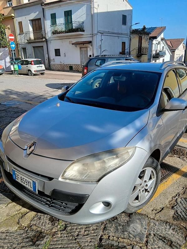 Usata Renault Mégane GrandTour 110 CV (80 kW) 2011 Grigio Station wagon