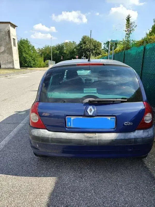 Usata Renault Clio Authentique 58 CV (42 kW) 2002 Berlina