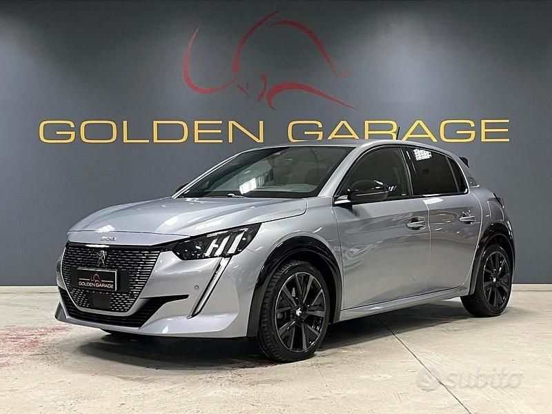Grigio Usata 2024 Peugeot 208 GT-line Due volumi | 16.900 € (Buon prezzo) - Immagine 1/4