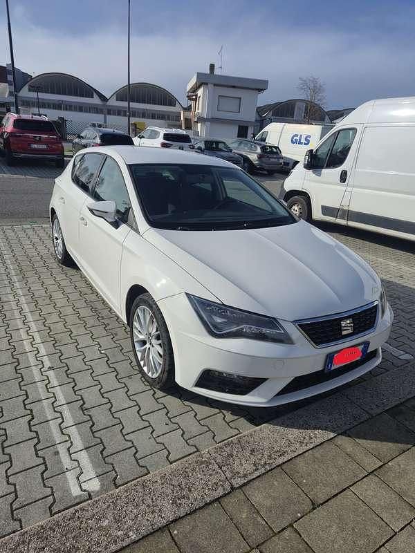 Begagnad Seat Leon Style 116 HK (85 kW) 2017 Vit Sedan
