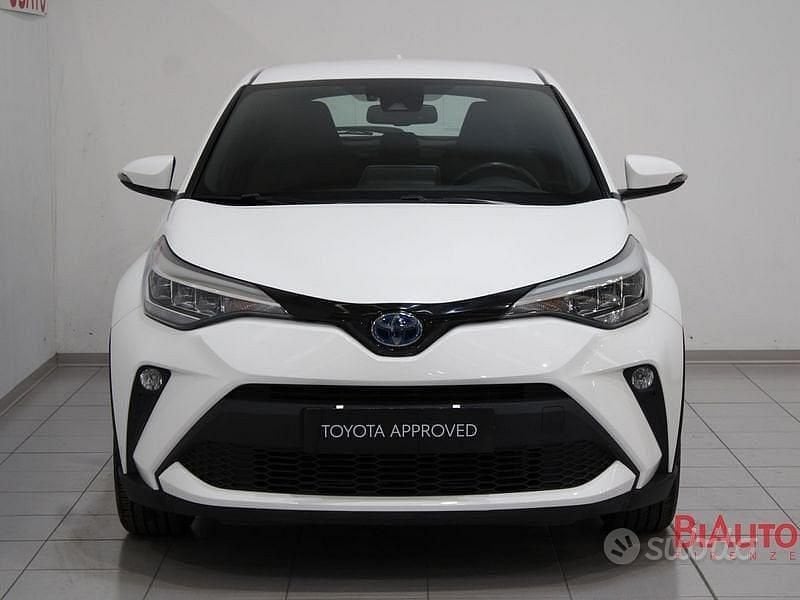 Usata Toyota C-HR Active 122 CV (89 kW) 2023 Bianco SUV