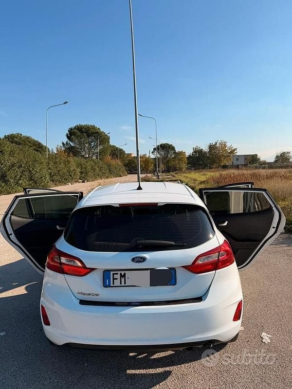 Usata Ford Fiesta Titanium 95 CV (69 kW) 2017 Bianco Berlina