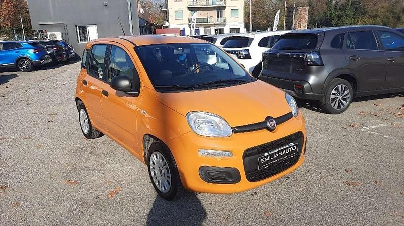 Arancione Usata 2019 Fiat Panda Pop Tre volumi | 7950 € (Buon prezzo) - Immagine 1/4