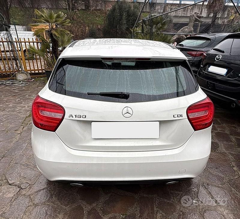 Usata Mercedes A180 Night 108 CV (79 kW) 2014 Bianco Berlina