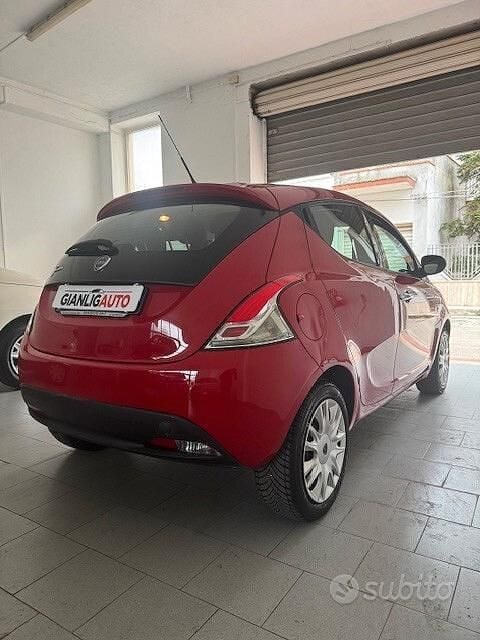 Usata Lancia Ypsilon Gold 69 CV (50 kW) 2013 Rosso Utilitaria