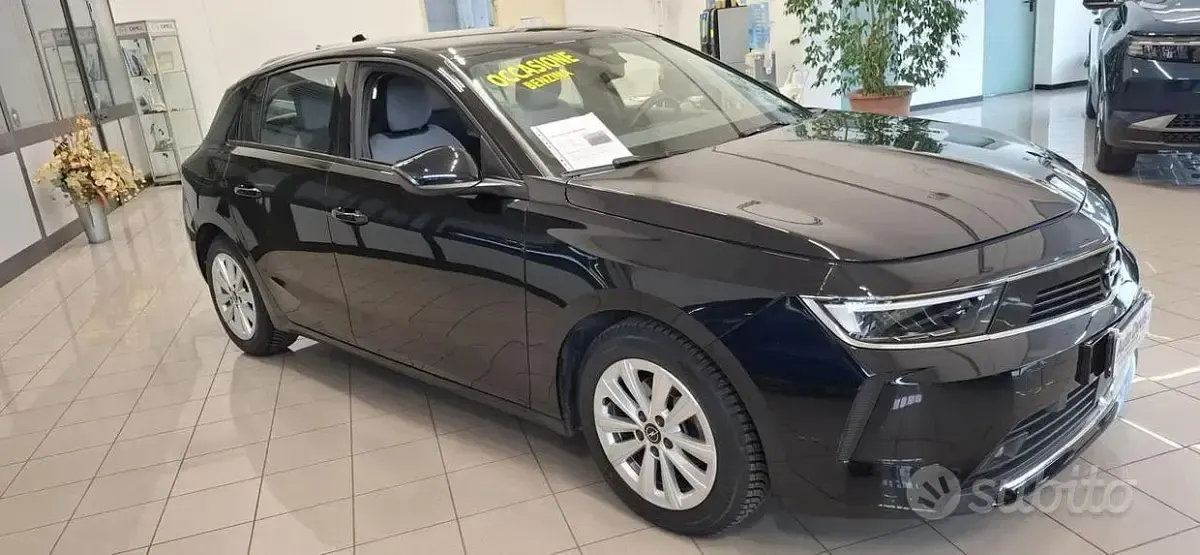 Usata Opel Astra Edition 110 CV (80 kW) 2023 Nero Utilitaria