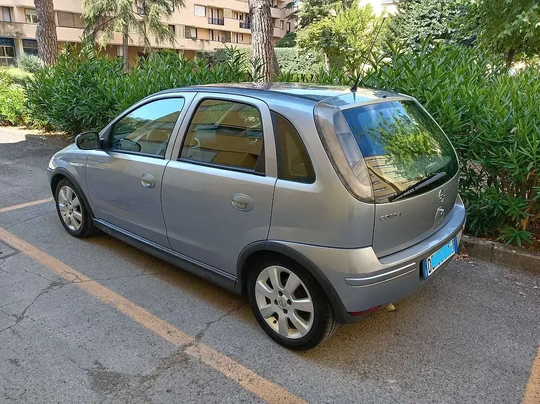 Usata Opel Corsa 69 CV (50 kW) 2006 Utilitaria