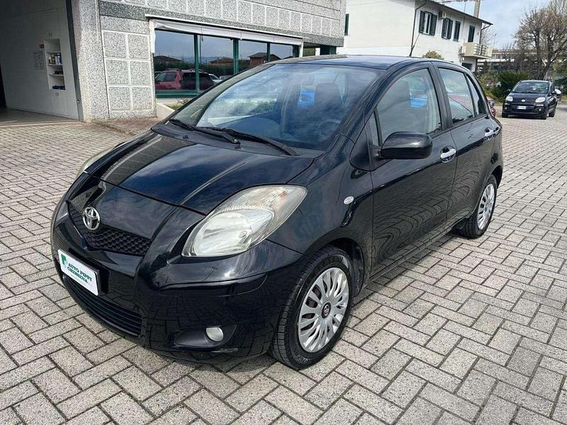 Usata Toyota Yaris Sol 101 CV (74 kW) 2010 Nero Utilitaria