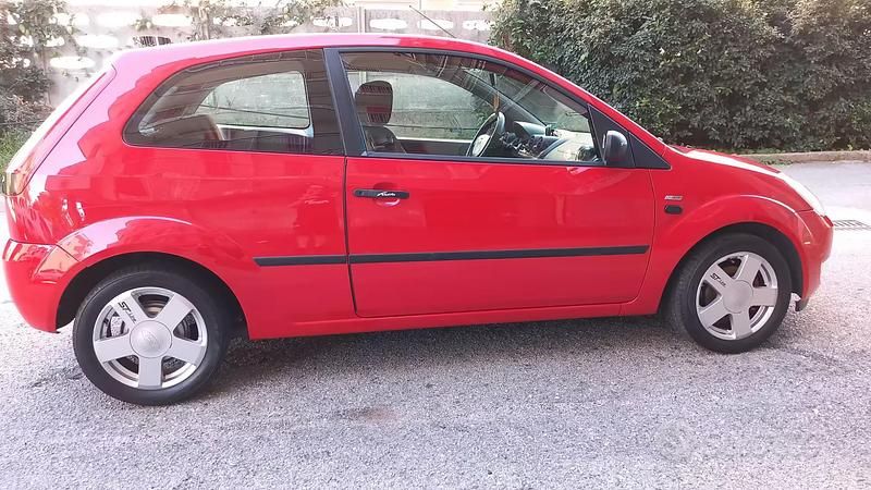 Usata Ford Fiesta 2003 Rosso Utilitaria