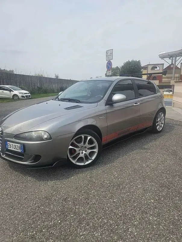 Usata Alfa Romeo 147 Progression 105 CV (77 kW) 2010 Grigio Utilitaria