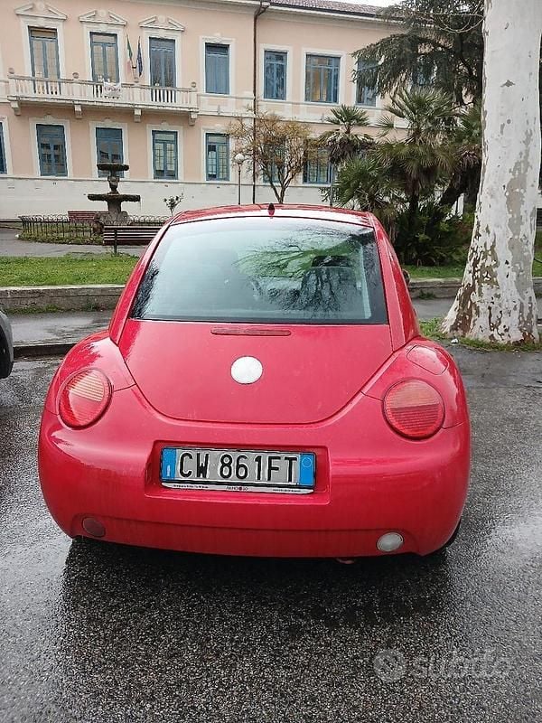 Usata VW New Beetle 2005 Rosso Utilitaria