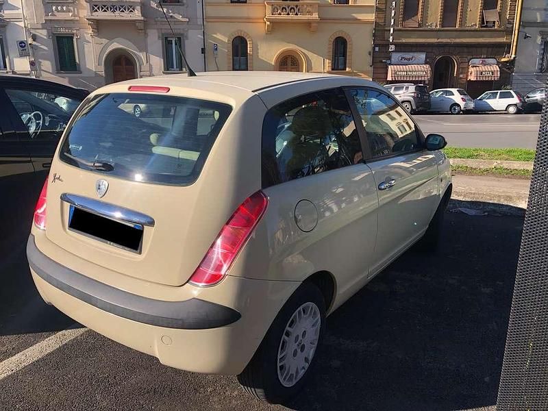 Usata Lancia Ypsilon 60 CV (44 kW) 2005 Beige Utilitaria