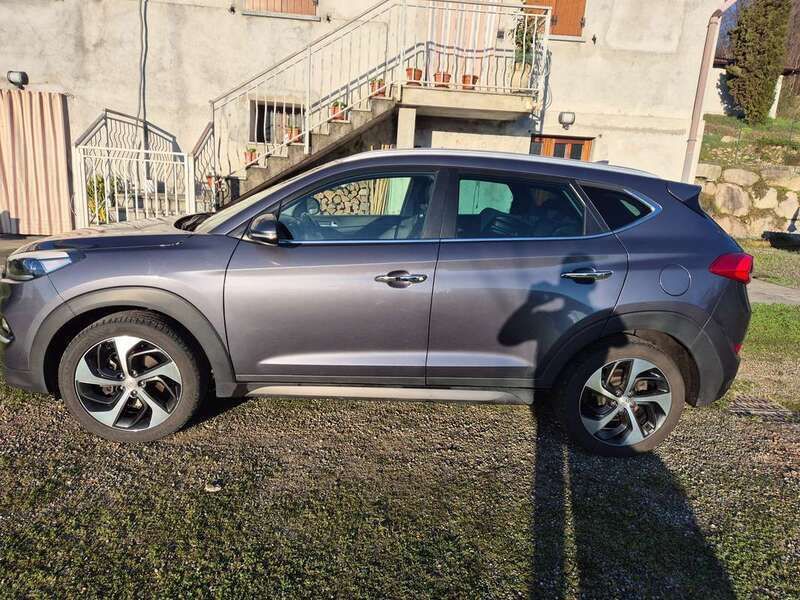 Grigio Usata 2016 Hyundai Tucson Xpossible SUV | 10.500 € (Buon prezzo) - Immagine 1/4