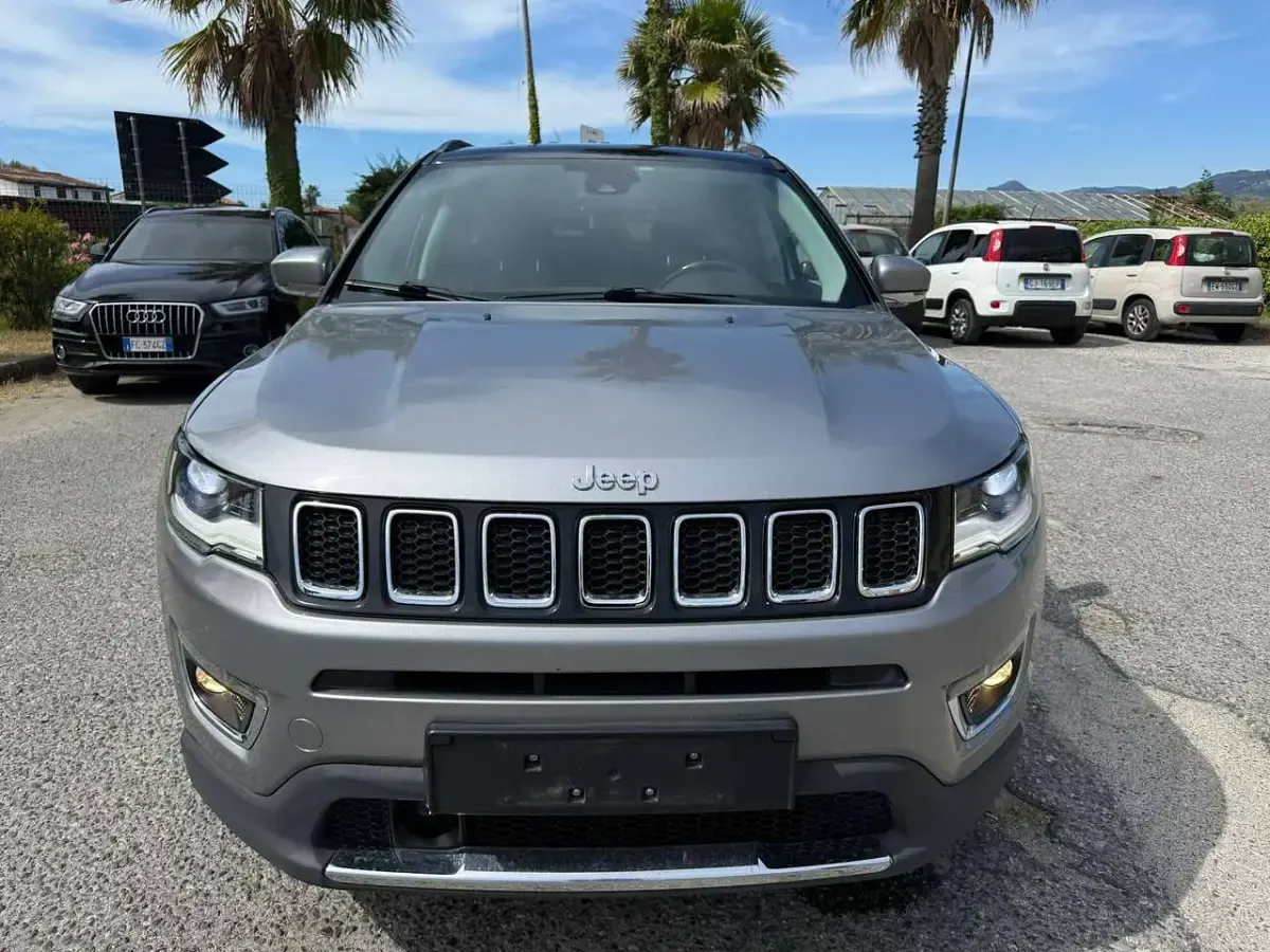 Usata Jeep Compass Limited 140 CV (102 kW) 2018 Argento SUV