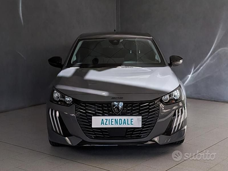 Usata Peugeot 208 Allure 101 CV (74 kW) 2024 Grigio Utilitaria