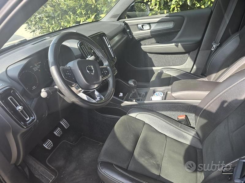 Usata Volvo XC40 R-Design 150 CV (110 kW) 2020 Grigio SUV