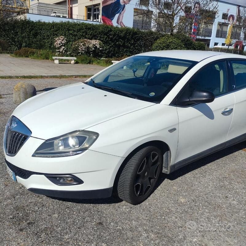 Usata Lancia Delta 120 CV (88 kW) 2009 Bianco Utilitaria