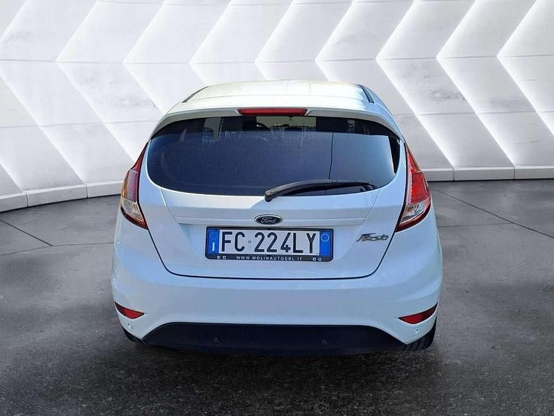 Usata Ford Fiesta 75 CV (55 kW) 2016 Bianco Utilitaria
