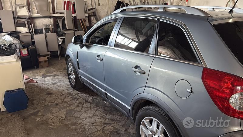 Usata Opel Antara Edition+ 127 CV (93 kW) 2010 Grigio SUV