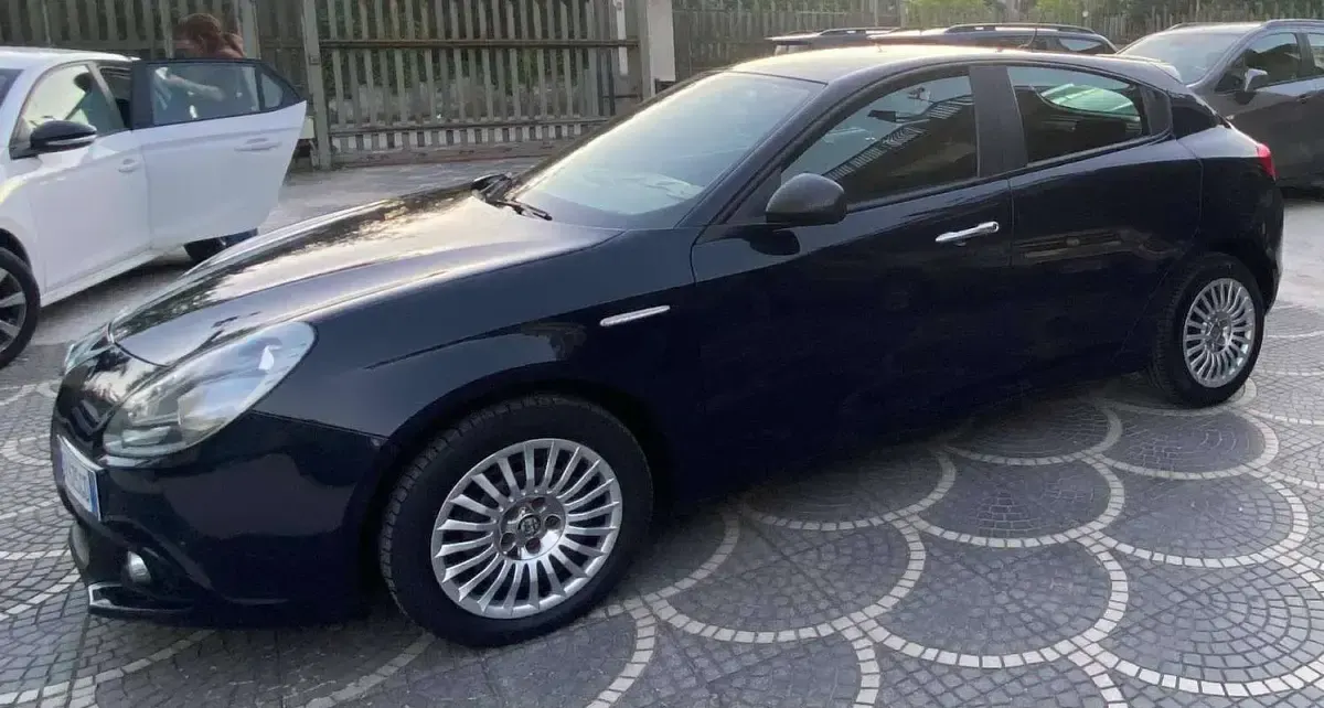 Usata Alfa Romeo Giulietta 120 CV (88 kW) 2018 Blu/azzurro Utilitaria