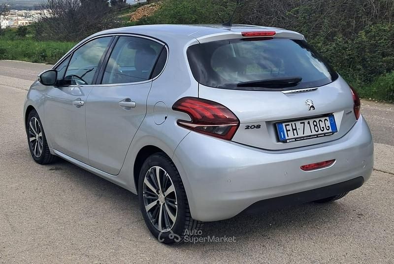 Usata Peugeot 208 82 CV (60 kW) 2017 Argento Utilitaria