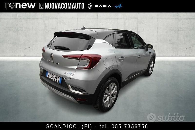 Usata Renault Captur Intens 160 CV (117 kW) 2022 Argento SUV