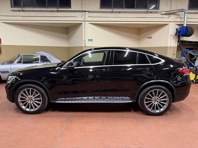 Usata Mercedes GLC300 Premium 245 CV (180 kW) 2023 Nero Coupé