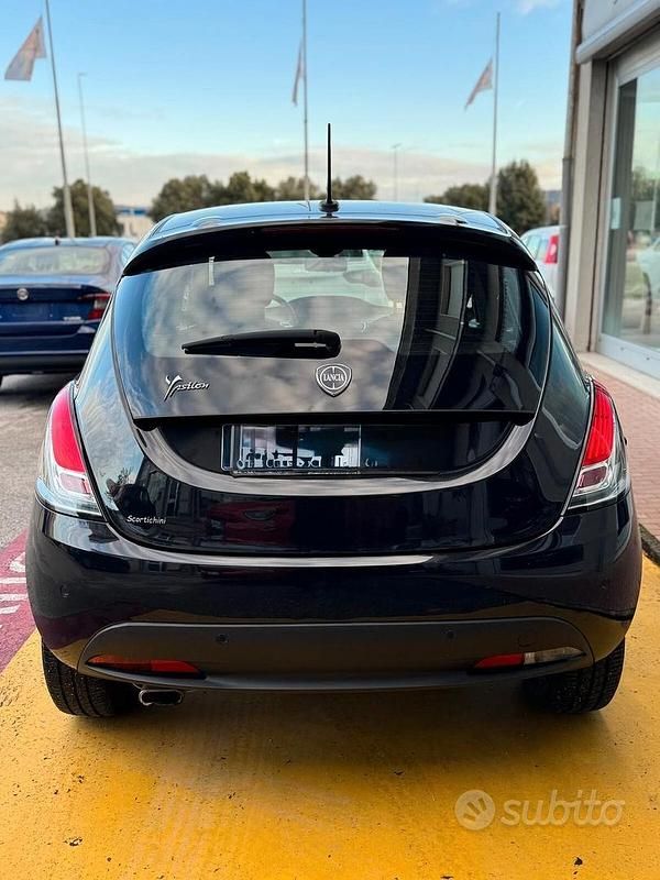 Usata Lancia Ypsilon Silver 69 CV (50 kW) 2023 Nero Utilitaria