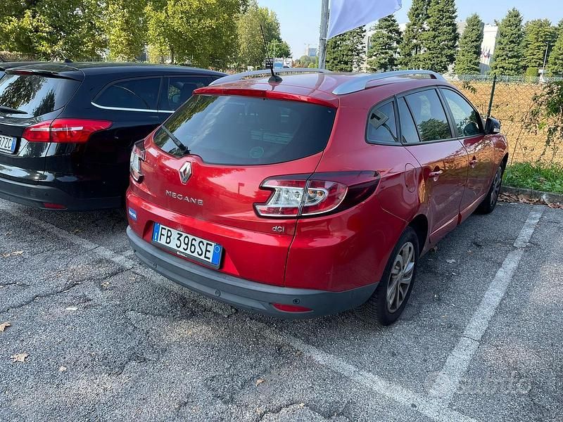 Usata Renault Mégane III LIMITED 120 CV (88 kW) 2015 Rosso Station wagon